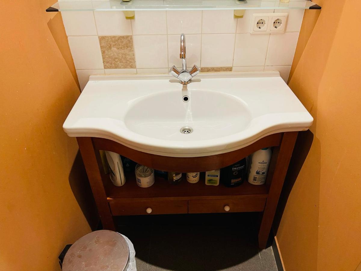 Red Light District B & B Canal View อัมสเตอร์ดัม ภายนอก รูปภาพ